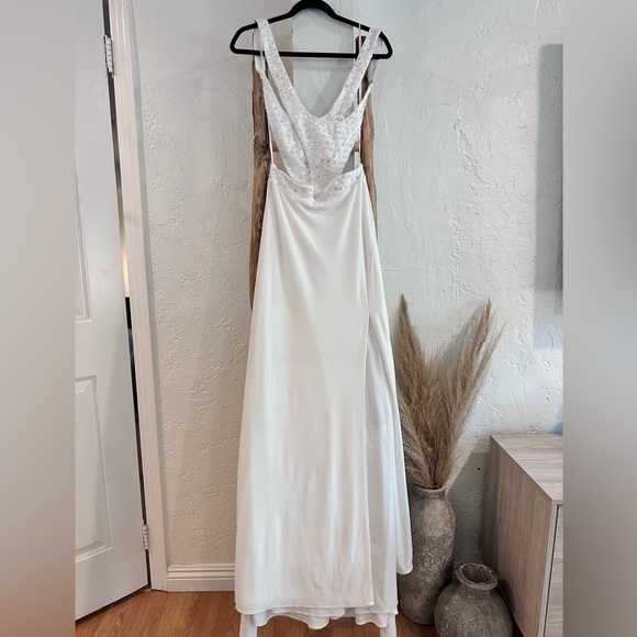 Mac Duggal Floral Sequined Criss Cross Bodice Gown Maxi Dress 68166 White Size 4 - Picture 2 of 11